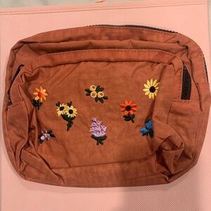 BAGGU FANNY PACK IN FLORAL RHUBARB